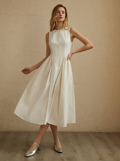 Beautifully Finished Dress in a Timeless Design
