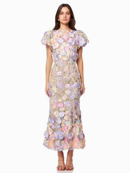 Well Tailored Dress with a Graceful Silhouette
