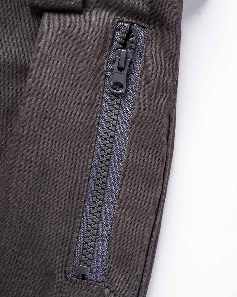 Effortlessly Elegant Pants with a Timeless Design