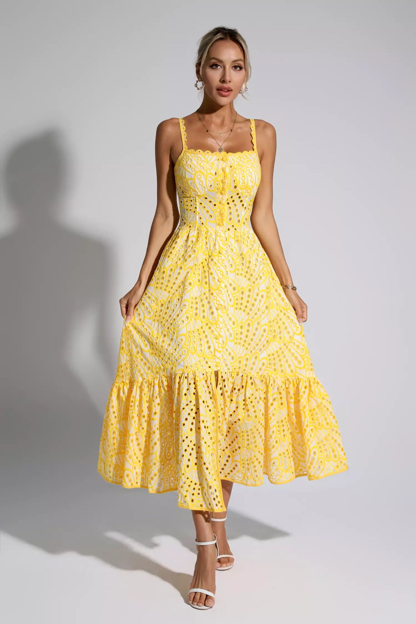 Well Tailored Dress with a Graceful Silhouette