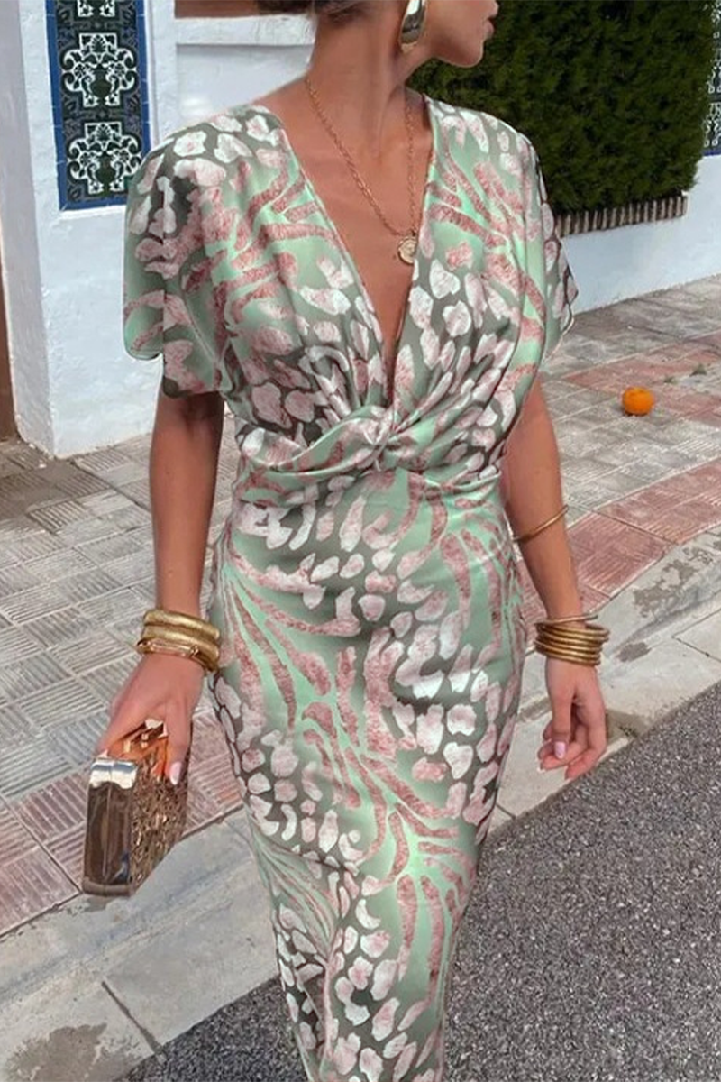 Well Tailored Dress with a Graceful Silhouette