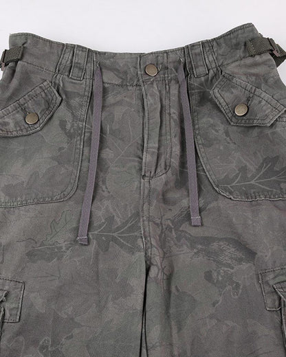 Effortlessly Elegant Pants with a Timeless Design