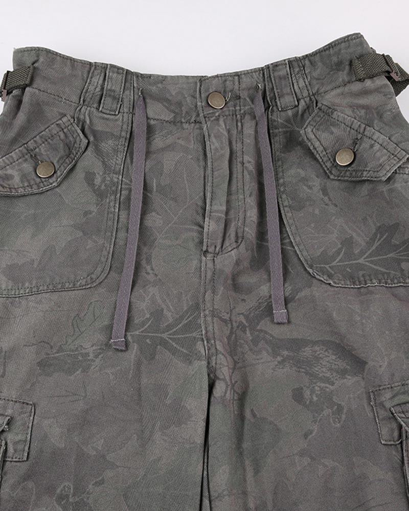 Effortlessly Elegant Pants with a Timeless Design