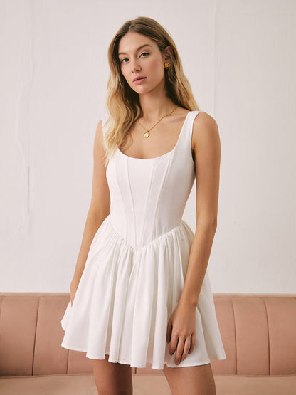 Beautifully Finished Dress in a Timeless Design