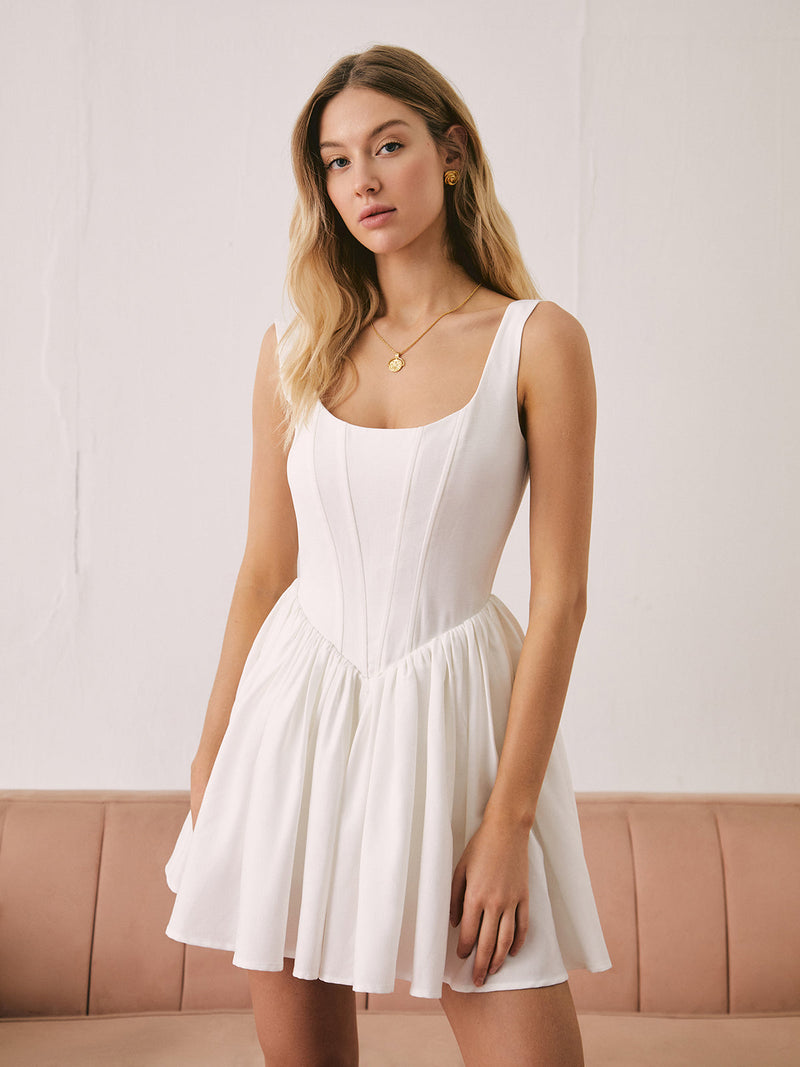 Beautifully Finished Dress in a Timeless Design