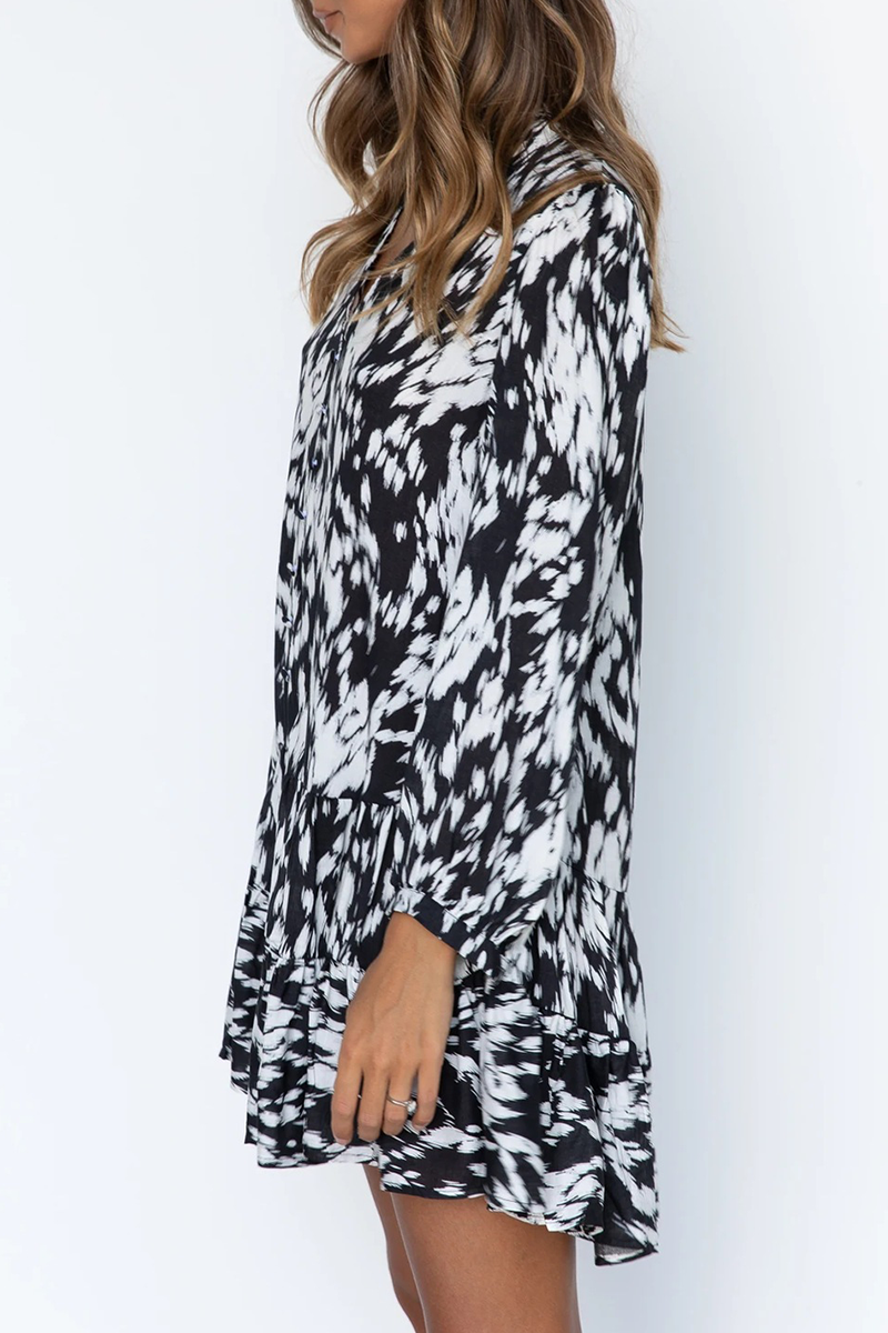 Beautifully Finished Dress in a Timeless Design