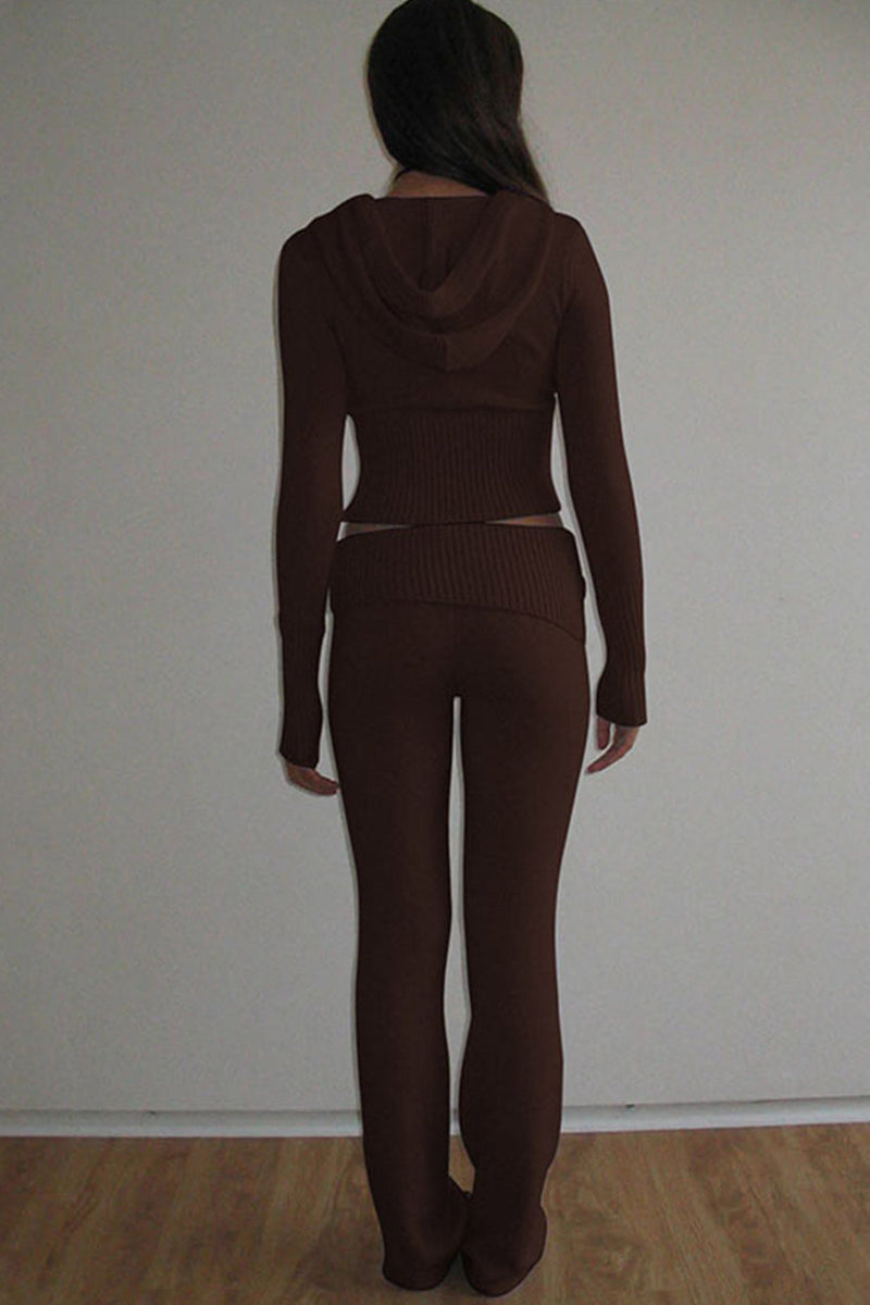 Effortlessly Elegant Pants with a Timeless Design