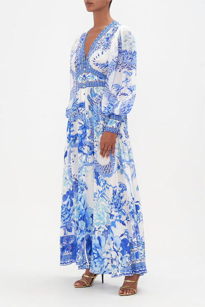 Classic Vintage Dress with a Flattering Fit