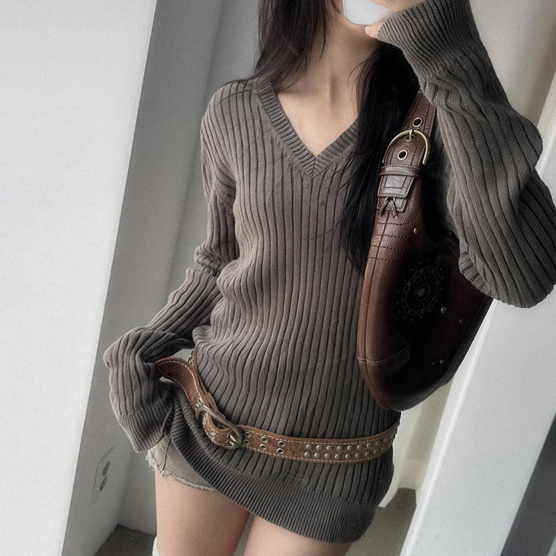 Well Tailored Sweater with a Graceful Silhouette