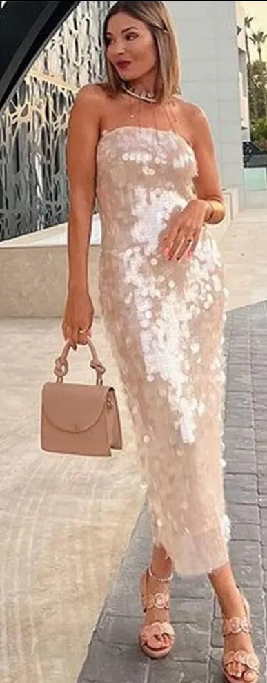 Well Tailored Dress with a Graceful Silhouette