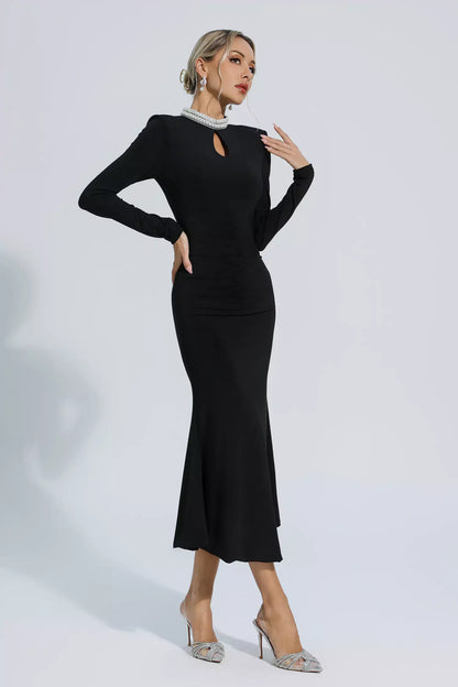 Well Tailored Dress with a Graceful Silhouette
