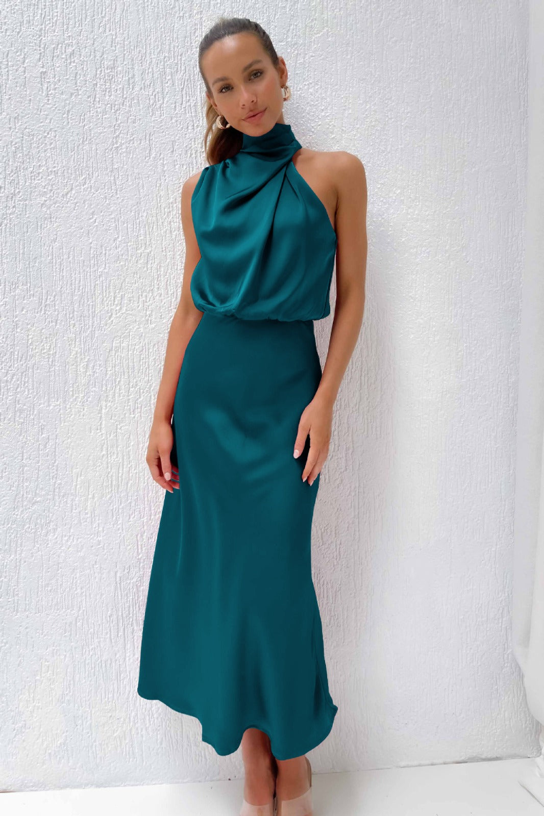 Gracefully Styled Dress for Any Occasion