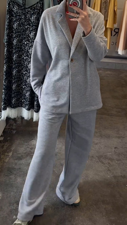 Well Tailored Pants with a Graceful Silhouette