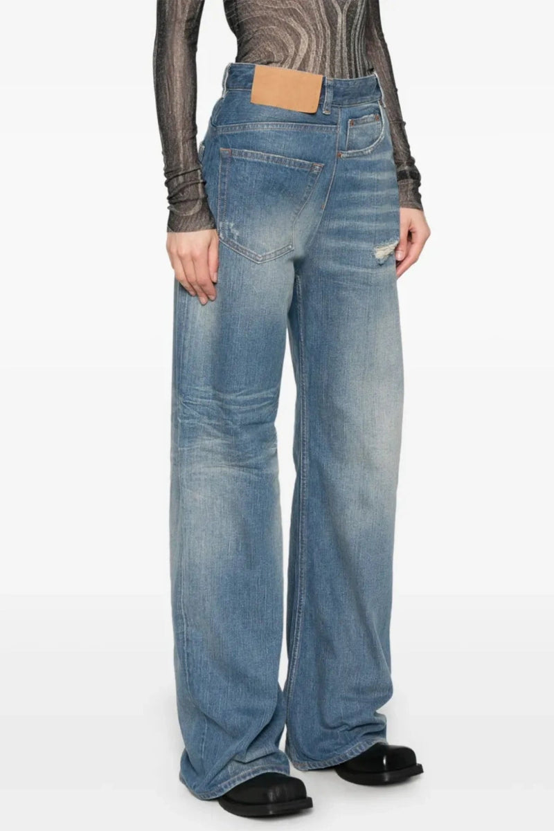 Well Tailored Garment with a Graceful Silhouette