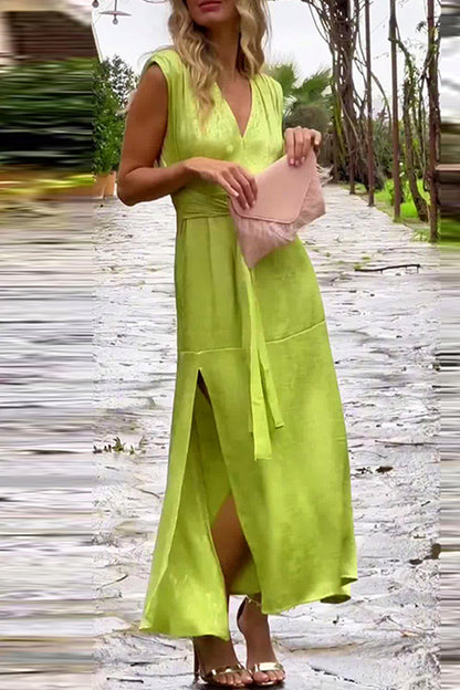 Effortlessly Elegant Dress with a Timeless Design