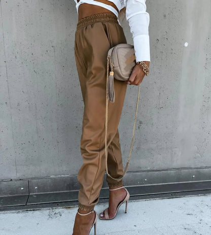 Effortlessly Elegant Trousers with a Timeless Design