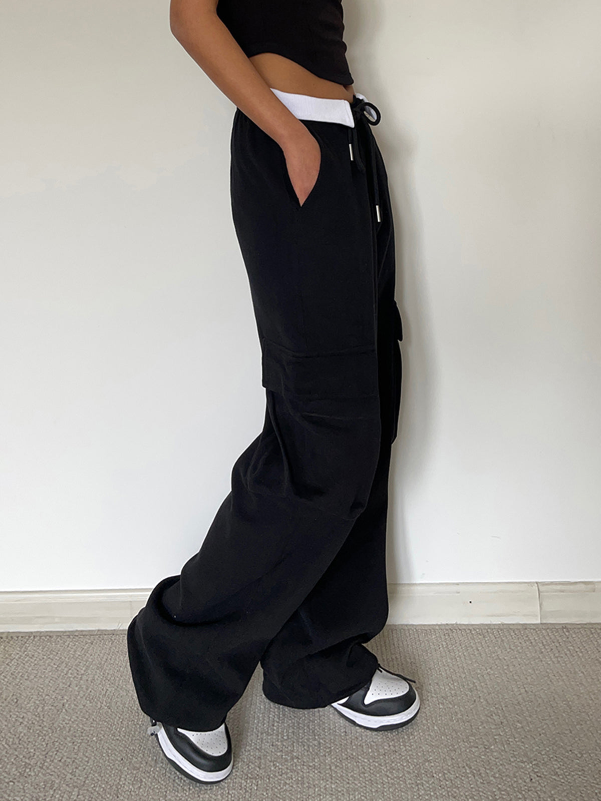 Well Tailored Pants with a Graceful Silhouette