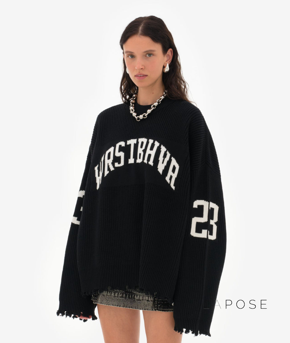 Well Tailored Sweater with a Graceful Silhouette