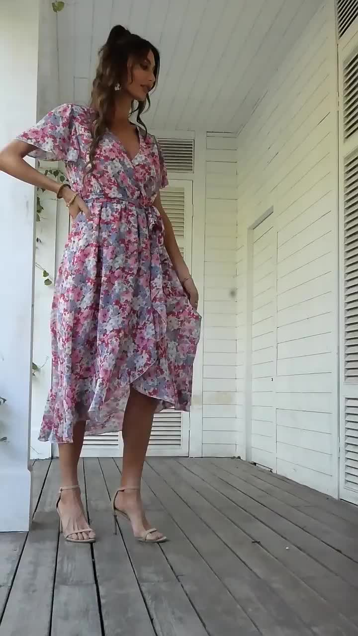 Beautifully Finished Dress in a Timeless Design