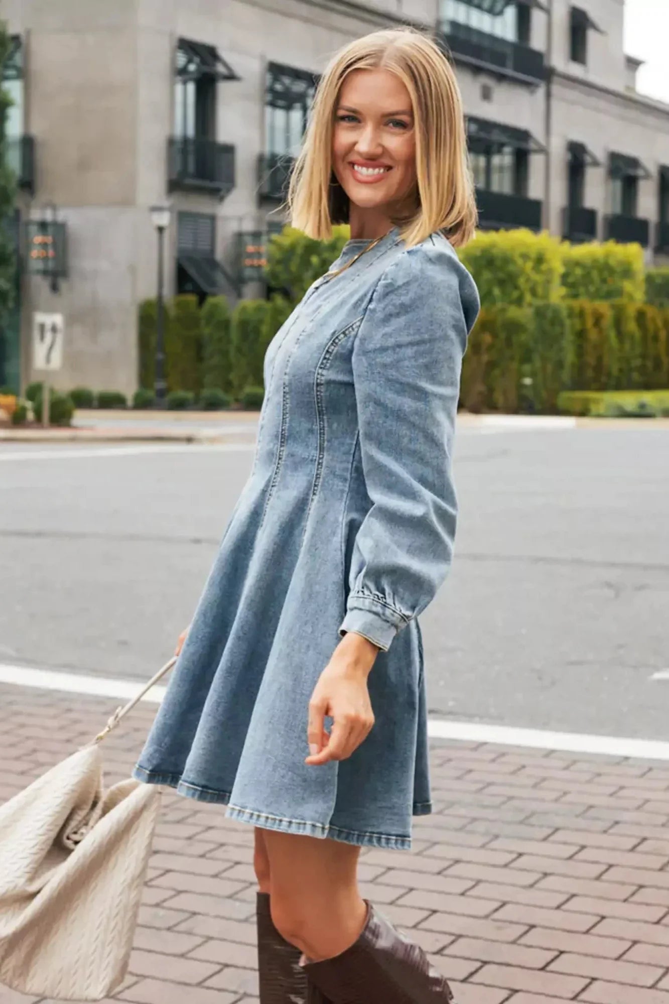 Beautifully Finished Dress in a Timeless Design