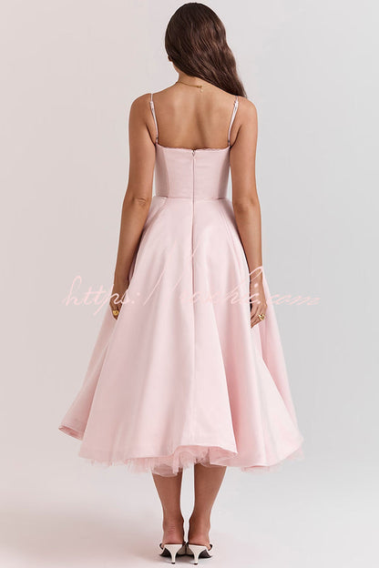 Well Tailored Dress with a Graceful Silhouette
