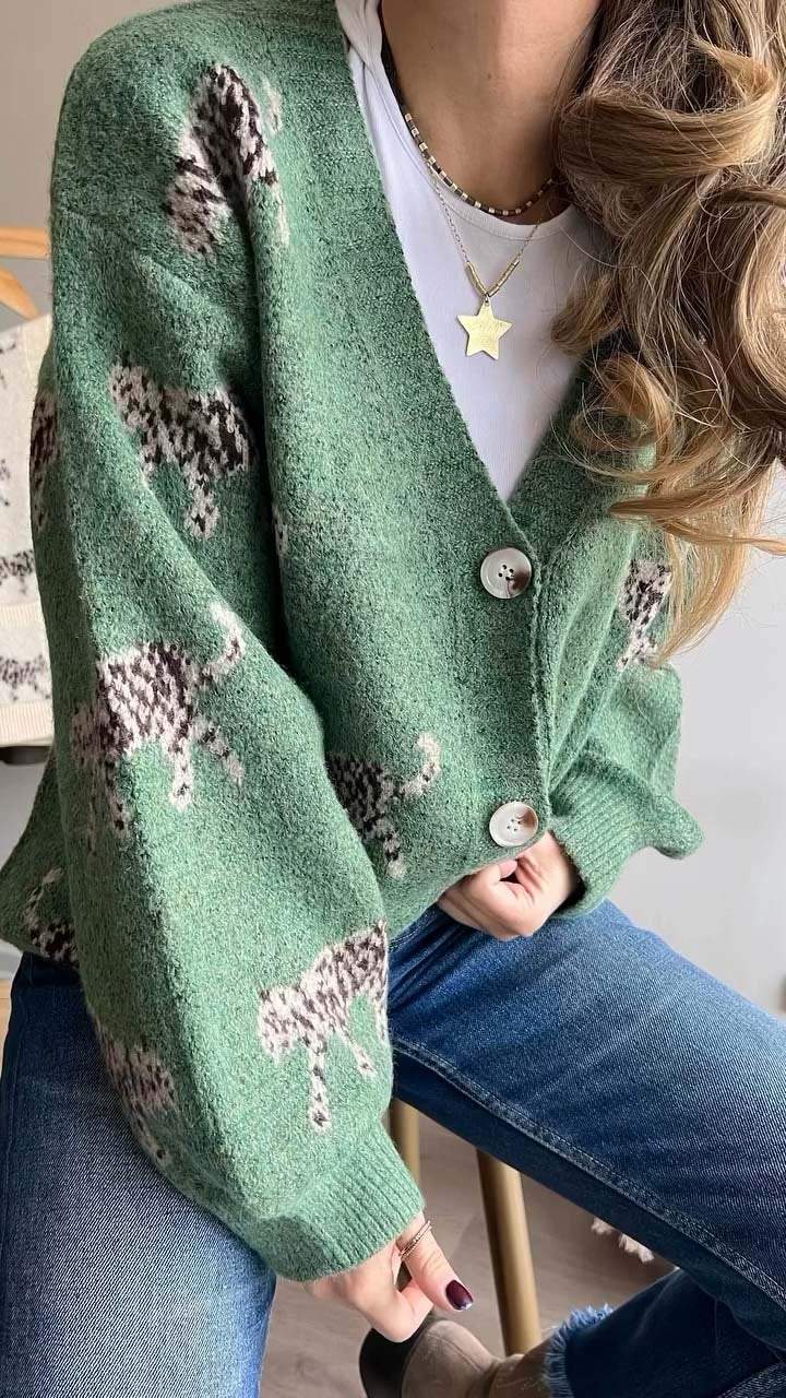 Effortlessly Elegant Jacket with a Timeless Design