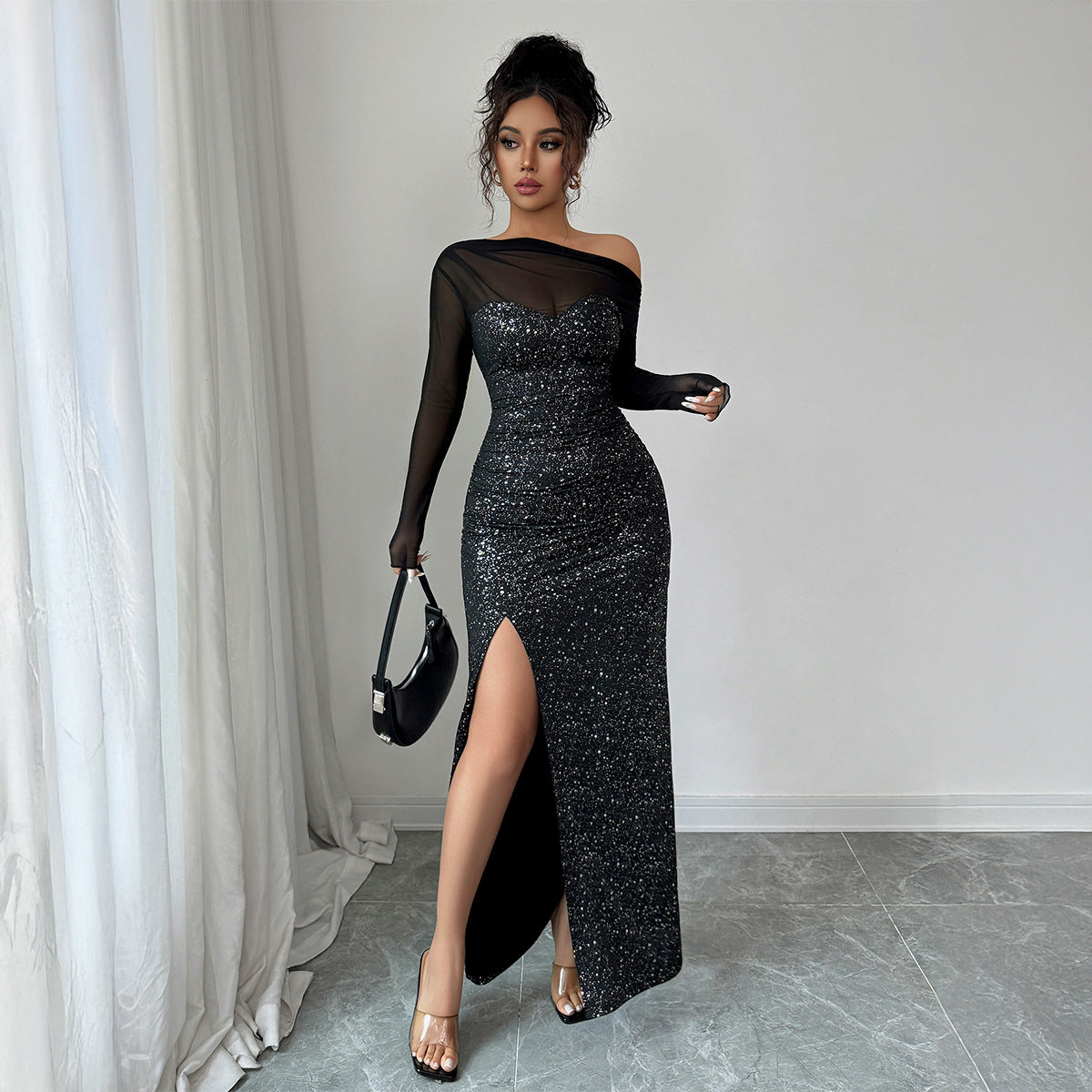 Beautifully Finished Dress in a Timeless Design