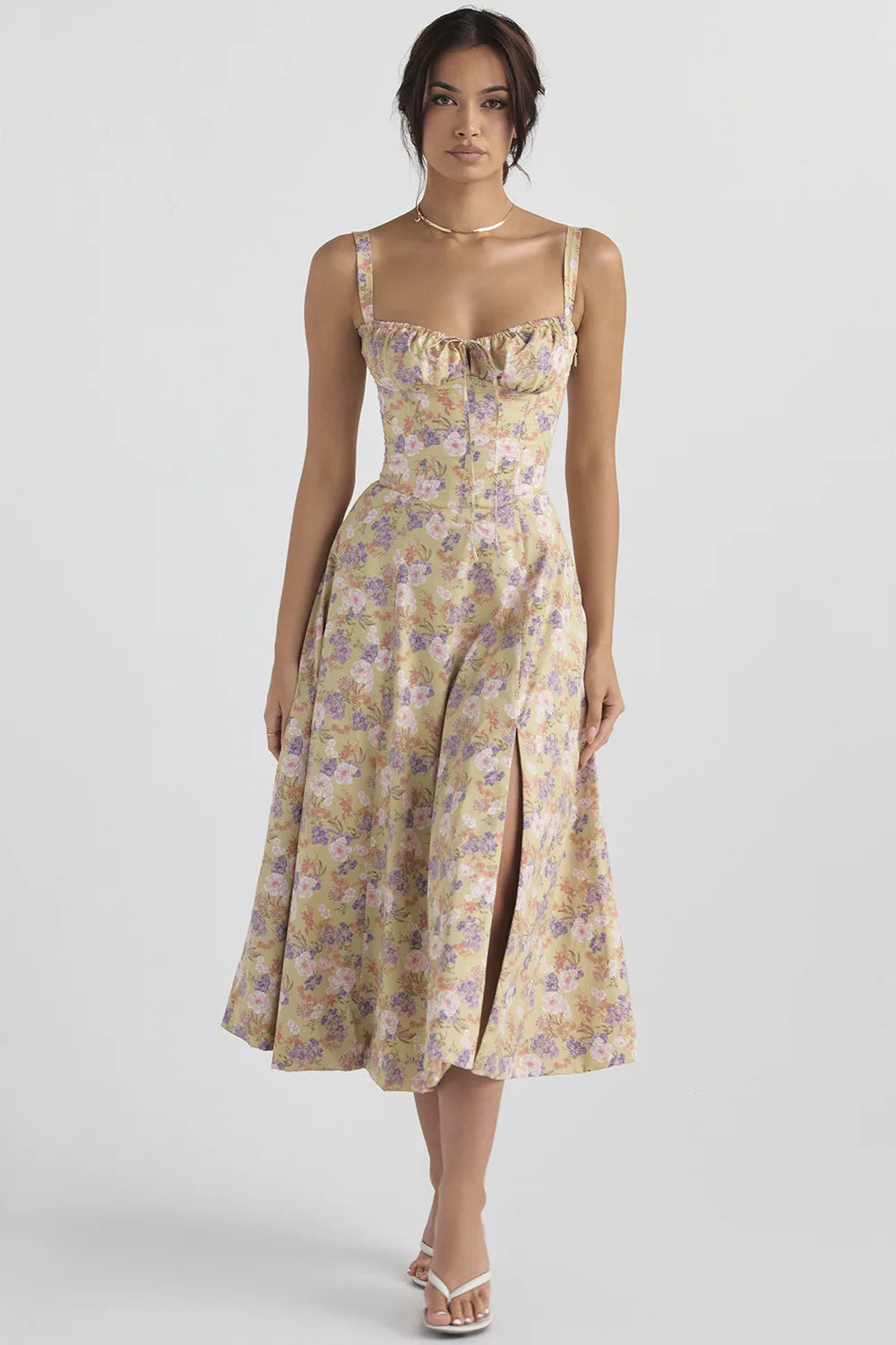 Well Tailored Dress with a Graceful Silhouette