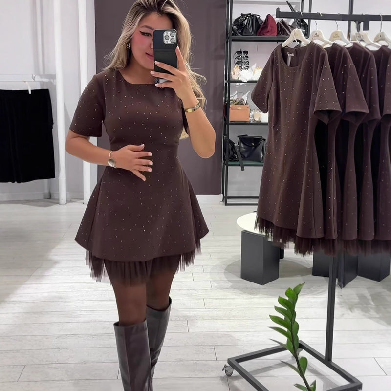 Effortlessly Elegant Dress with a Timeless Design