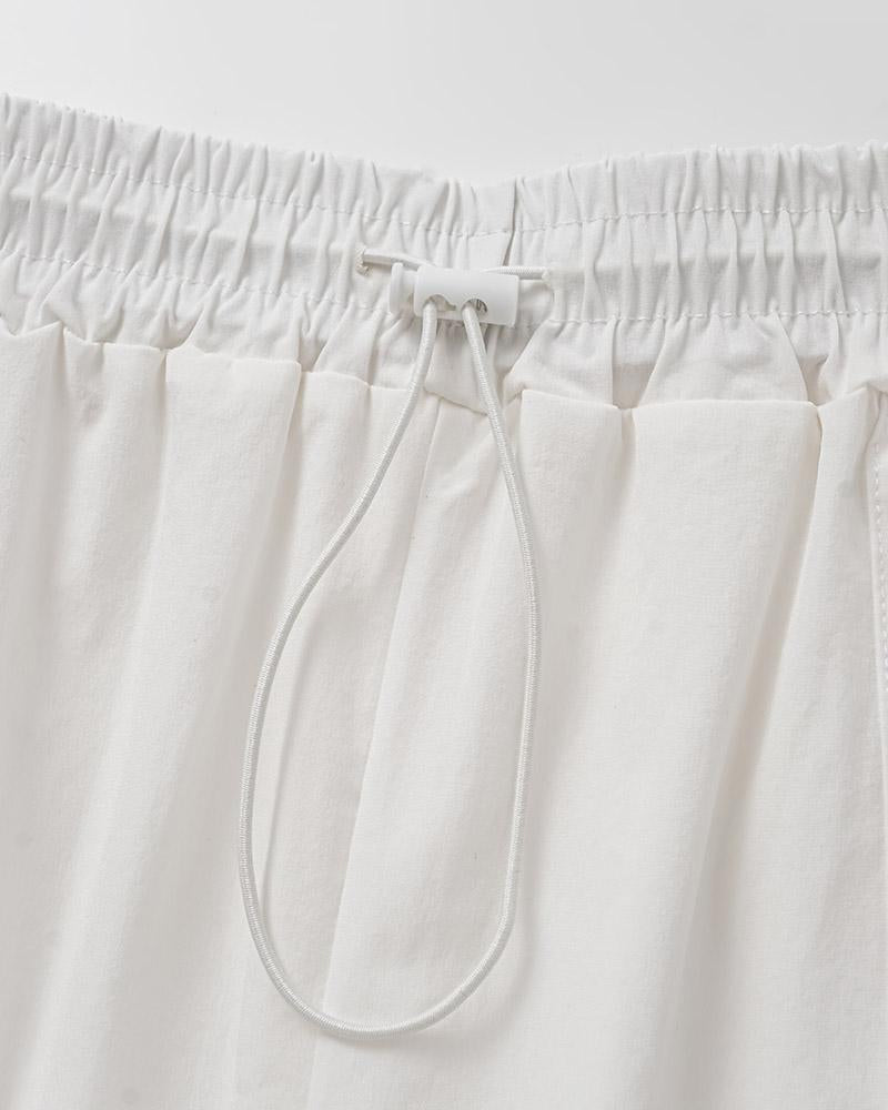 Effortlessly Elegant Pants with a Timeless Design