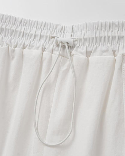 Effortlessly Elegant Pants with a Timeless Design