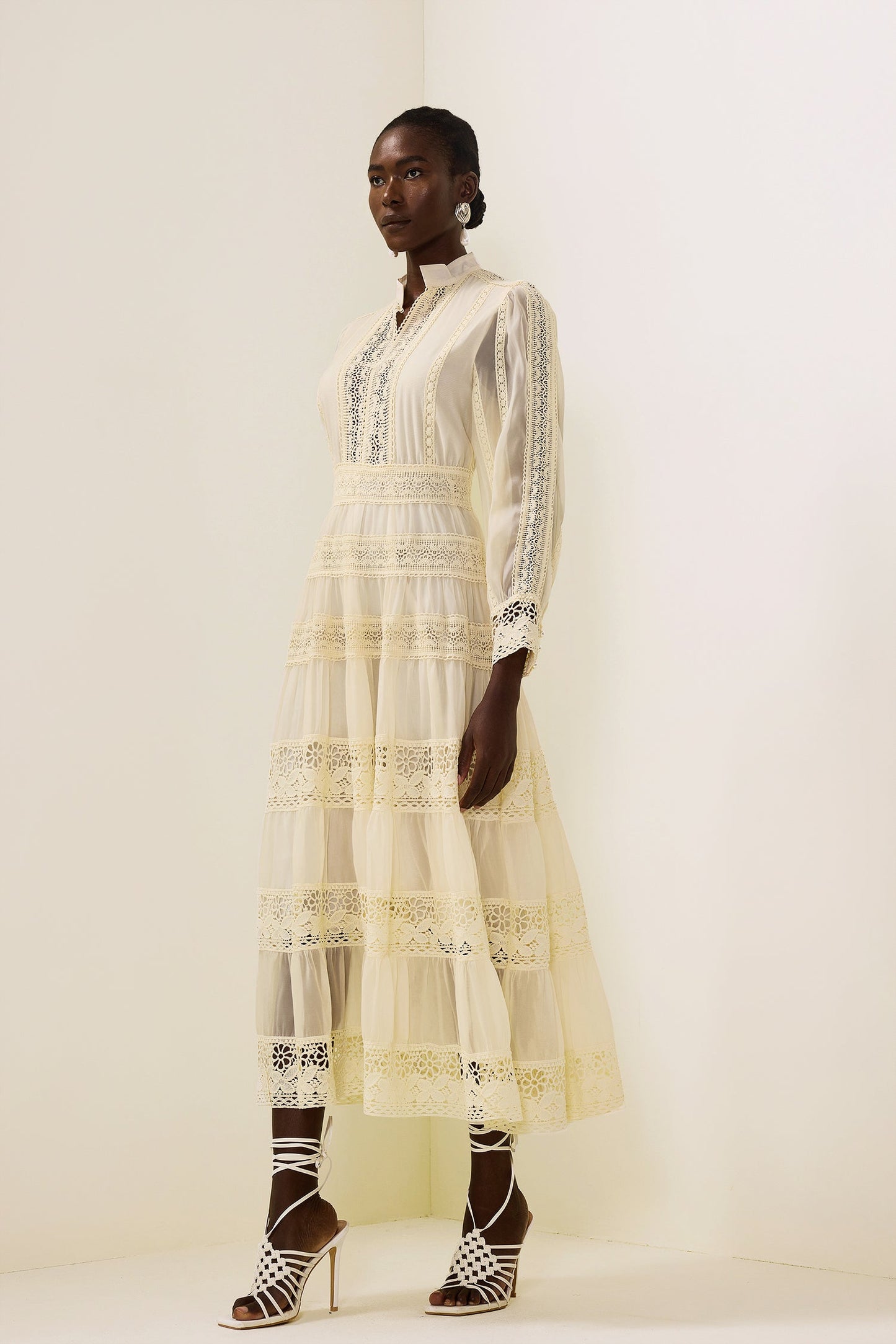 Well Tailored Dress with a Graceful Silhouette