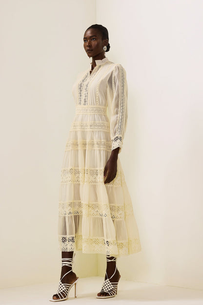 Well Tailored Dress with a Graceful Silhouette