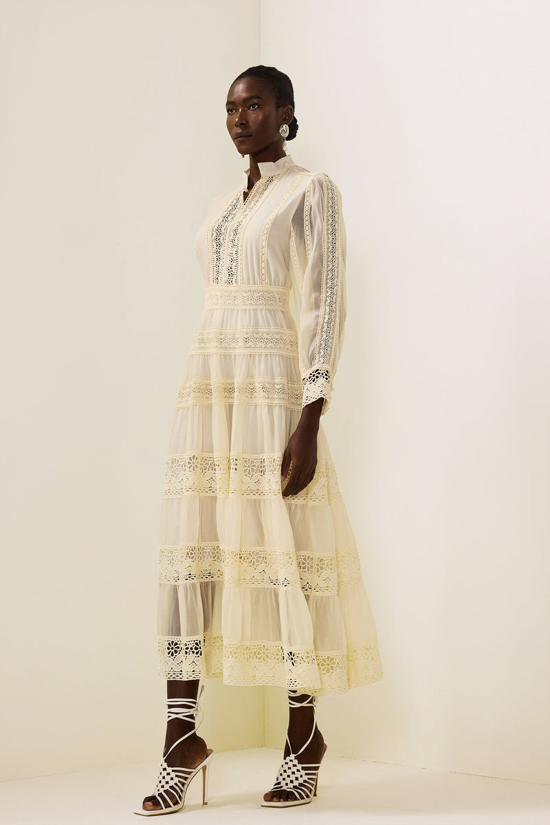 Well Tailored Dress with a Graceful Silhouette