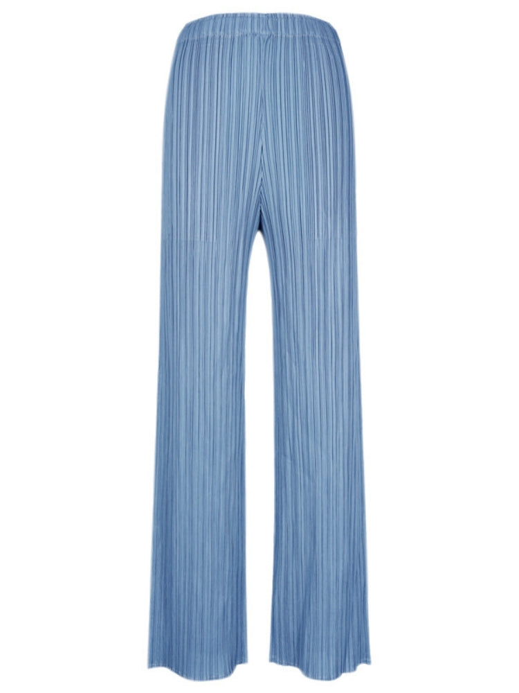 Well Tailored Pants with a Graceful Silhouette