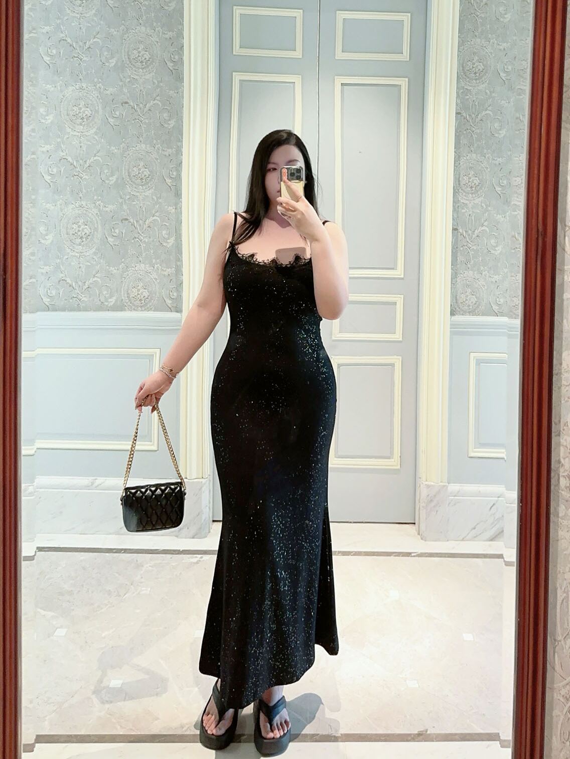 Well Tailored Dress with a Graceful Silhouette