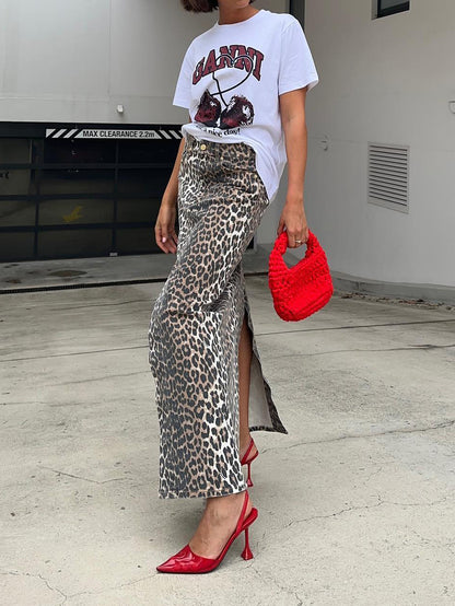 Classic Vintage Garment with a Flattering Fit