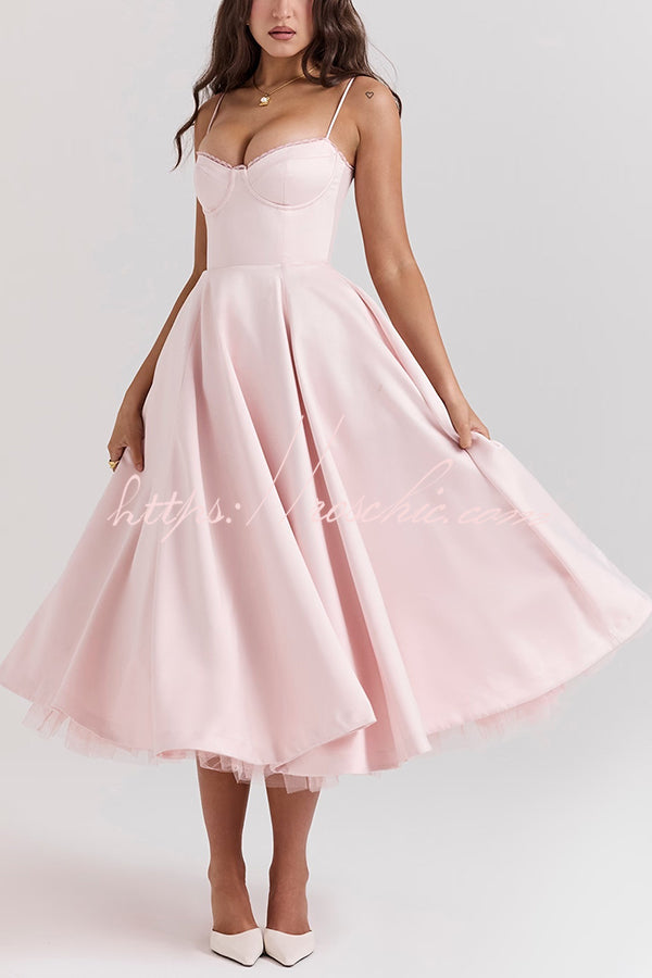 Well Tailored Dress with a Graceful Silhouette