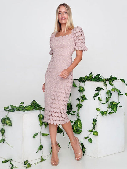 Effortlessly Elegant Dress with a Timeless Design