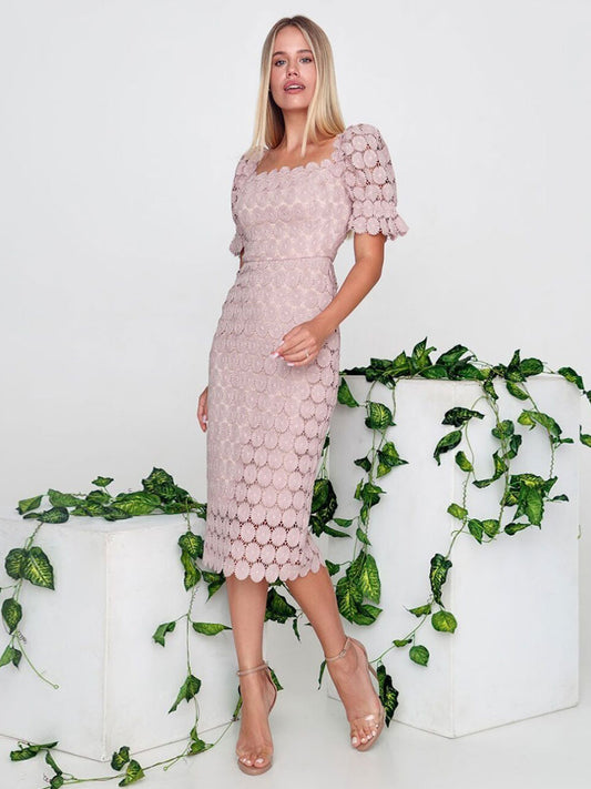 Effortlessly Elegant Dress with a Timeless Design