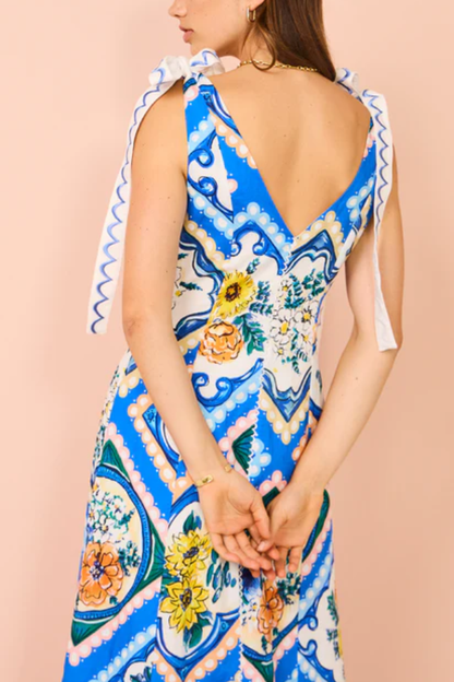Beautifully Finished Dress in a Timeless Design