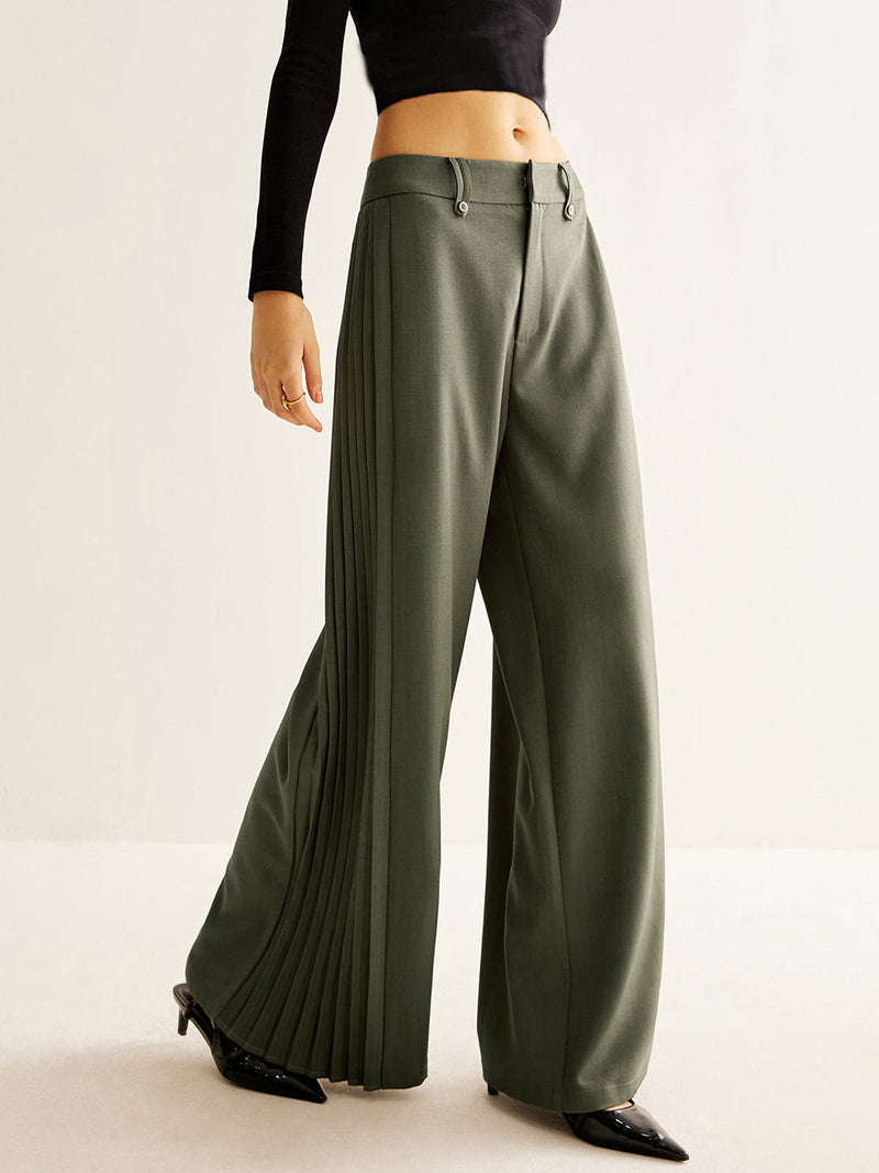 Effortlessly Elegant Pants with a Timeless Design