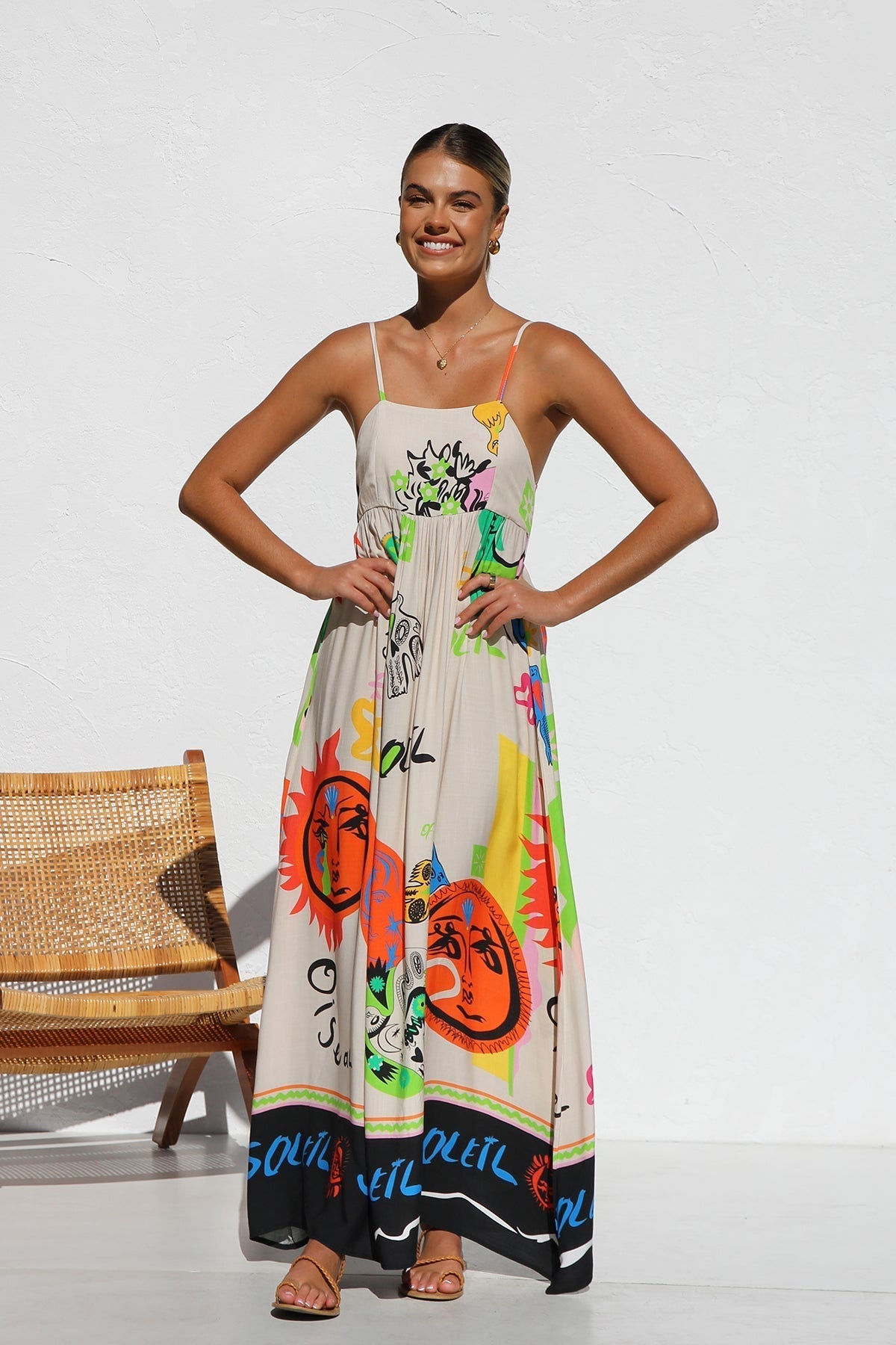 Beautifully Finished Dress in a Timeless Design