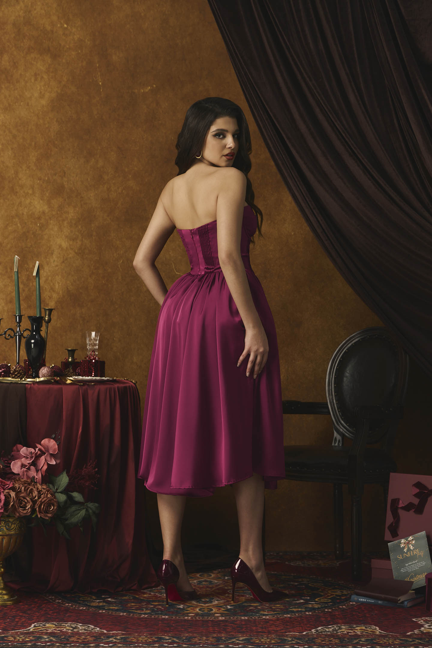 Beautifully Finished Dress in a Timeless Design