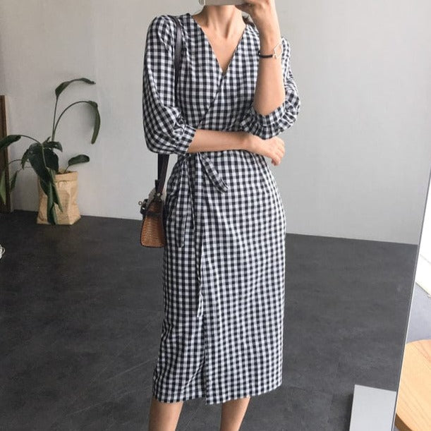 Well Tailored Dress with a Graceful Silhouette