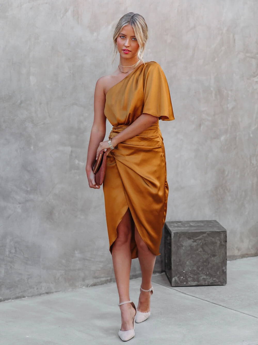 Gracefully Styled Dress for Any Occasion