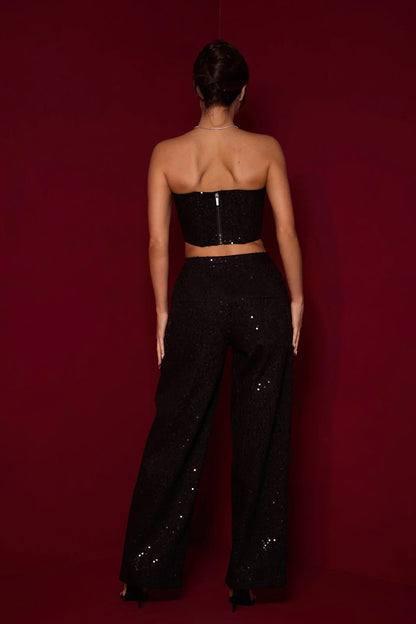 Effortlessly Elegant Pants with a Timeless Design