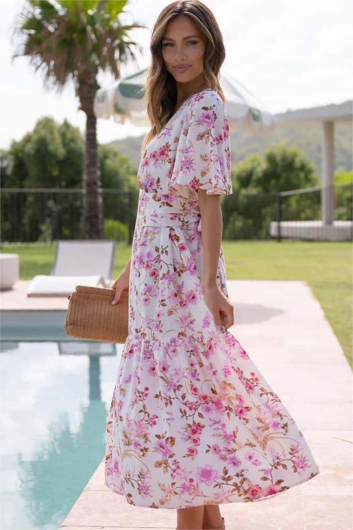 Well Tailored Dress with a Graceful Silhouette