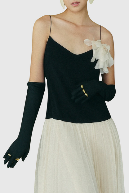 Effortlessly Elegant Dress with a Timeless Design