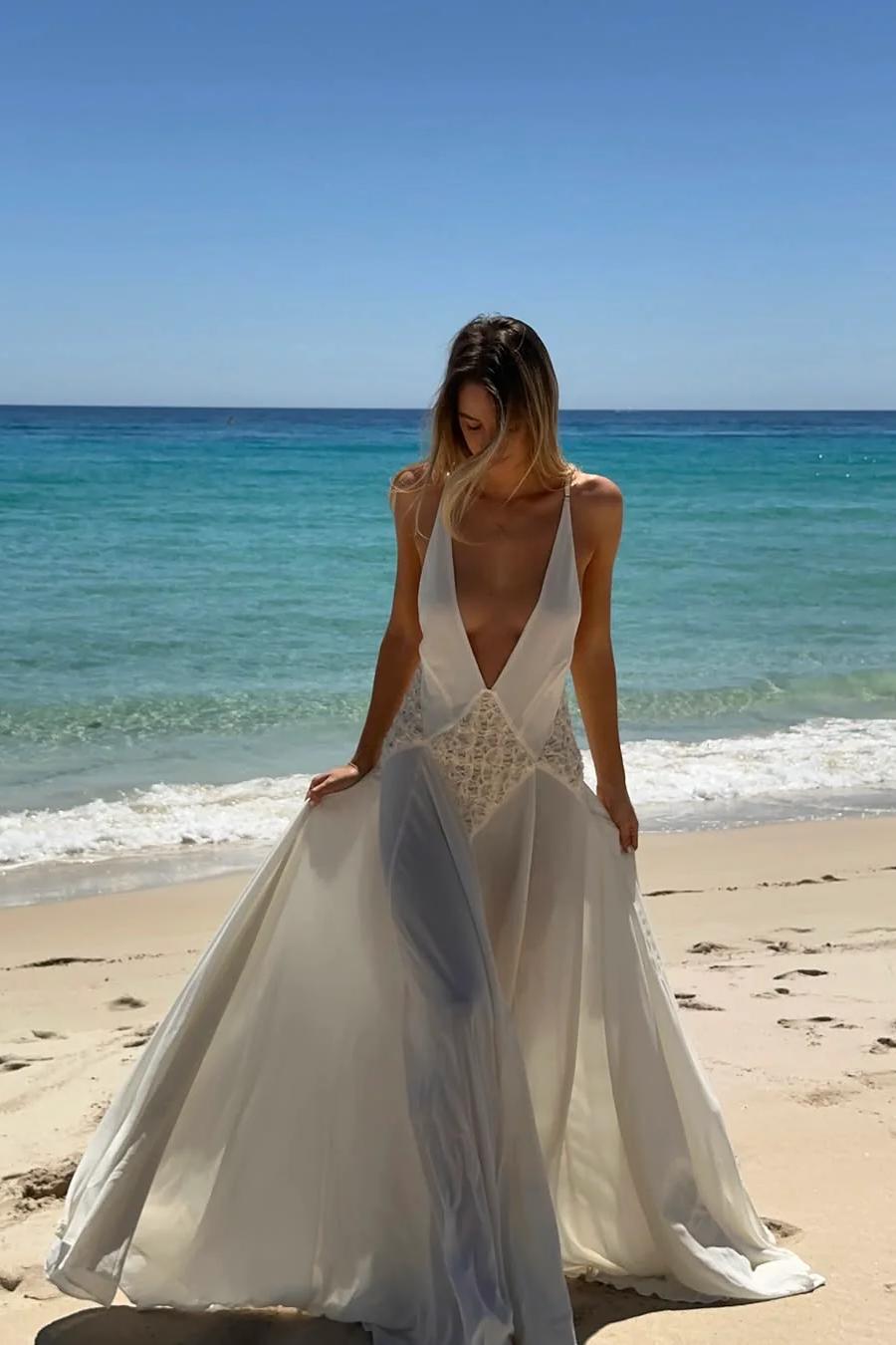 Beautifully Finished Dress in a Timeless Design